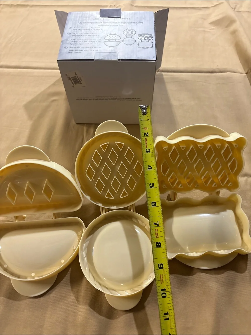 NWT 3 mini pie molds